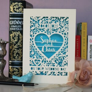 Carte personnalisée le jour de votre mariage, carte de mariage découpée au laser, carte de mariage découpée au laser, cartes faites main au Royaume-Uni Peacock Blue
