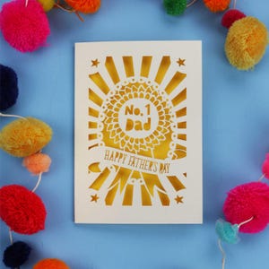 Carte de fête des pères heureuse, carte découpée au laser de rosette de papa numéro 1