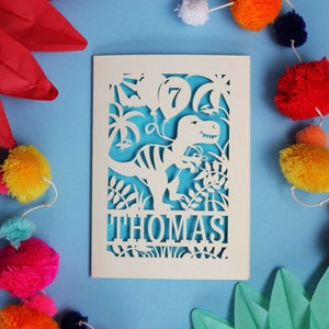 Carte d'anniversaire personnalisée dinosaure papercut