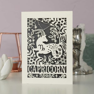 Carte d'anniversaire Capricorne en papier découpé