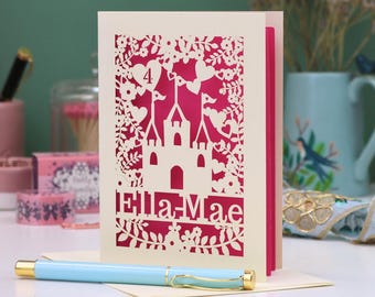 Personalisierte Geburtstagskarte mit Prinzessinnenschloss aus Papierschnitt
