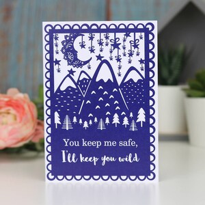 Carte imprimée You Keep Me Safe, I'll Keep You Wild, Carte de fête des pères, Papa, Papa, Aventuriers, Montagnes, Étoiles, Bleu, Cartes A6