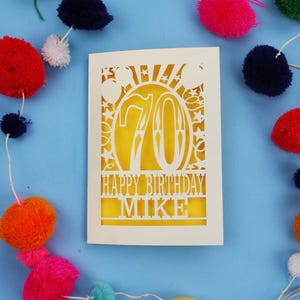 Carte personnalisée 70e anniversaire – Papier découpé, joyeux anniversaire personnalisé, conception découpée au laser