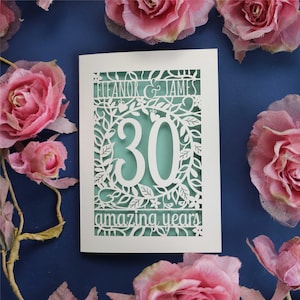 Blumenjubiläums-Papierschnittkarte, personalisierte Laserschnitt-Karte, Papier-goldener silberner Rubin-Diamant-Jahrestag,