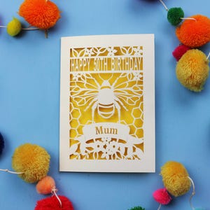 Carte pour 50e anniversaire de maman – abeille personnalisée découpée au laser – Idées de 50e anniversaire en découpe de papier