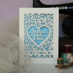 Carte personnalisée le jour de votre mariage, carte de mariage découpée au laser, carte de mariage découpée au laser, cartes faites main au Royaume-Uni Light Blue