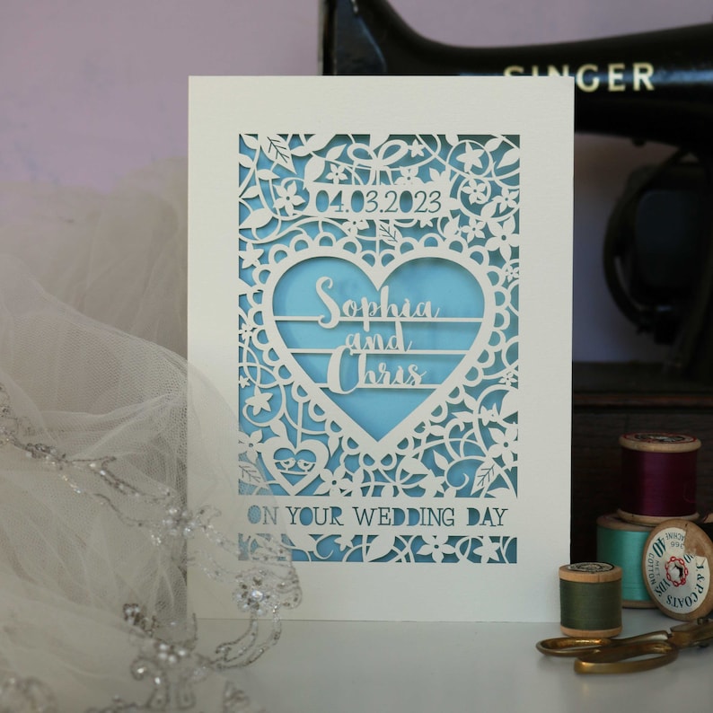 Carte personnalisée le jour de votre mariage, carte de mariage découpée au laser, carte de mariage découpée au laser, cartes faites main au Royaume-Uni Light Blue