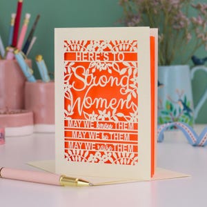 Scherenschnittkarte „Starke Frauen“ | Internationaler Frauentag Orange