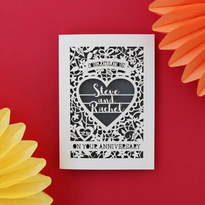 Personalisierter Papierschnitt auf Ihrer Jubiläumskarte, Laser Cut Jubiläumskarte, Papierschnittkarte für Jubiläen, handgemachte Karten UK