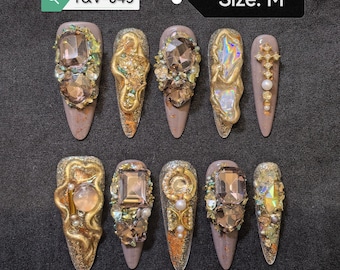 T&V-045, Ongles 3D Élégance Précieuse en taille M, rose fumé, champagne doré et nacre irisée. Pièce unique faite à la main.