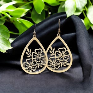 Laser cut wood flower earrings,teardrop Boho style earring,trendy nature inspired jewelry,lightweight wood earrings, handmade dangle earring