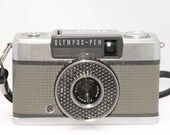 Vintage Camera Olympus Pen EE 35mm half-frame, excellent clean condition. Tag 2219