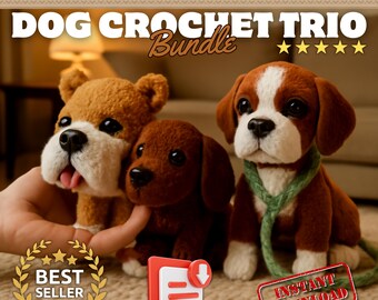 Op de afbeelding: Drie gehaakte hondenfiguren in bruin, beige en wit. De afbeelding bevat de tekst "DOG CROCHET TRIO Bundle", een "BEST SELLER" badge en een "INSTANT DOWNLOAD" badge. De honden hebben gedetailleerde kenmerken en worden weergegeven op een getextureerd oppervlak.