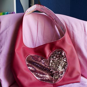 Sac d'épaule fait main - hobo bag pour femme - similicuir rose - sequins réversibles - grand coeur