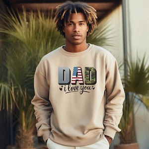 Moletom "Pai, eu te amo" – Letras militares e da bandeira americana – Gildan 18000/18500 Presente patriótico para pai – Pulôver para o Dia dos Pais