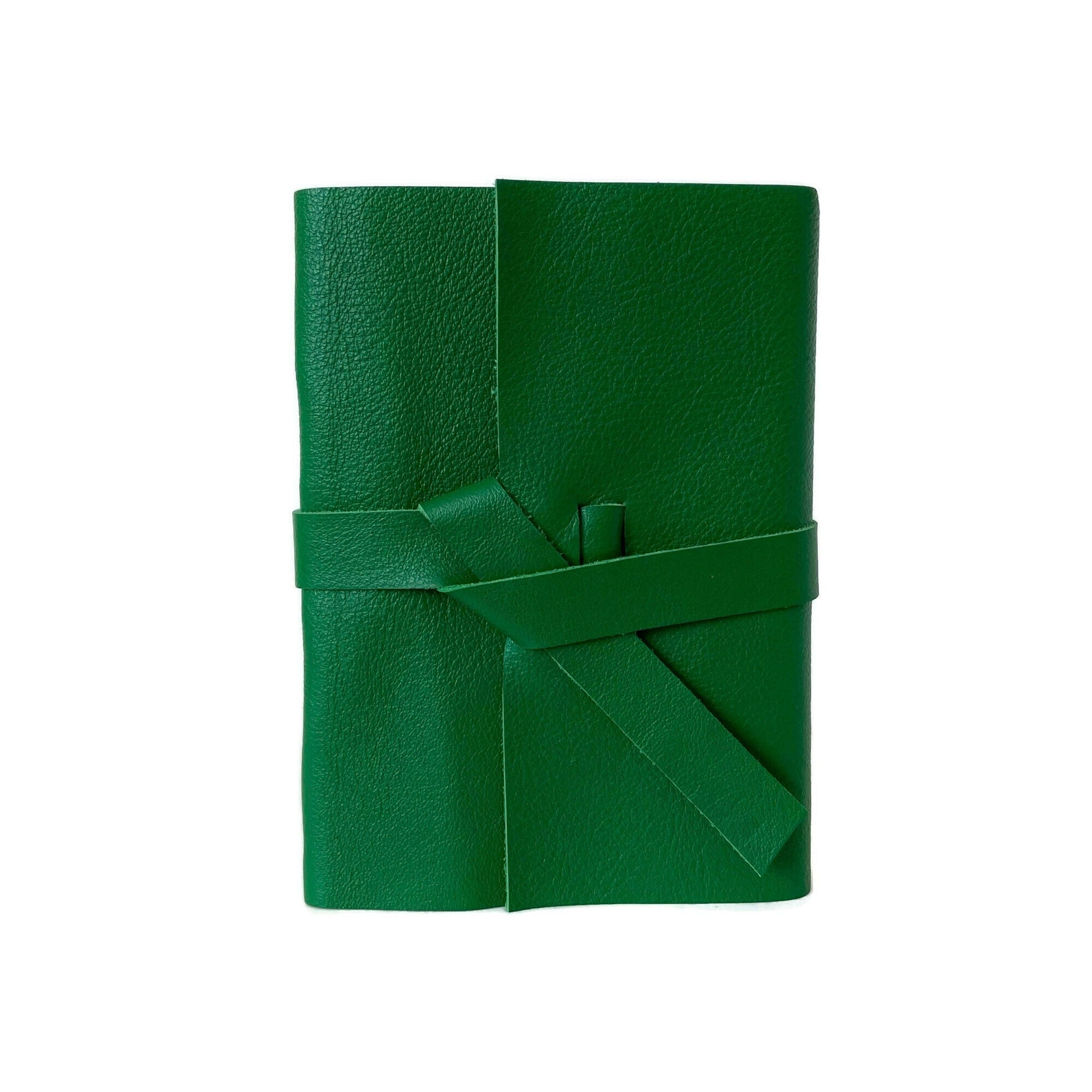 Green A5 Leather Journal - Genuine Italian Leather Notebook for Men & Women  - Vintage Journal with 320 Pages - Leather Sketchbook for Drawing & Writing  - Refillable Travel Diary Notebook: 0860010510001: : Office  Products