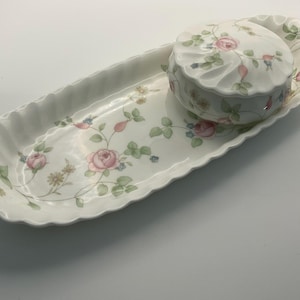 Wedgwood Trinket Box and Dish - Rosehip Pattern