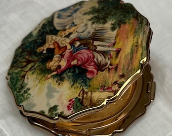 Vintage 1950s Stratton England Scalloped Powder Compact "Sermon of Love" 3 Inch