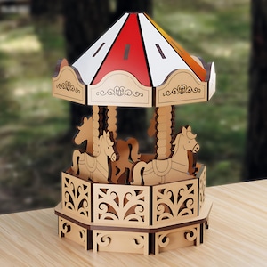 Karussell Spielzeugmodell - Laser Cut Datei | Hölzernes Karussell SVG | Verziertes Design | Miniatur Display | Digitaler Download | 3 mm Laserschnitt