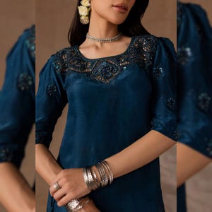 Bröllopskostym i rå siden med sharara-mönster | Broderad festklänning och outfit för bröllopsgäster | Pakistansk indisk designer med etnisk shalwar kameez bild 5