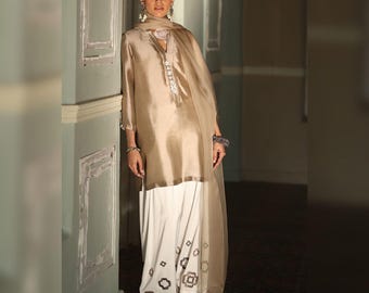 Costume Farshi Shalwar en soie beige : tenue de créateur 3 pièces pakistanaise, robe de soirée, robe de mariée Nikkah
