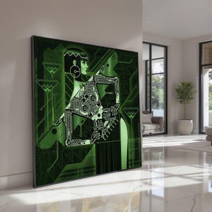 Op de afbeelding: Een groot rechthoekig wandkunstwerk met een gestileerd profiel van een figuur met een Egyptisch geïnspireerde hoofdtooi, geïntegreerd met ingewikkelde witte printplaatpatronen tegen een donkergroene achtergrond, omlijst door een dunne zwarte rand.