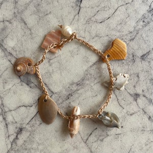 Petite North Carolina Shell Boho Bracelet (8 Inches) - Etsy