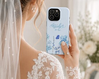 Bride to Be Handyhülle - Blaues Schmetterlingsdesign mit Blumenmuster, MagSafe-Kompatible Abdeckung