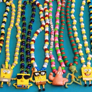 Handgemaakte SpongeBob-kralenketting | Y2K Alt-cartoonsieraden | Geüpcycled tekenfilmspeelgoed | Schattige sieraden