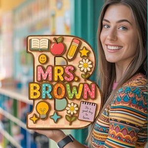 Letrero personalizado para puerta de profesor, con letra y nombre, de bienvenida, decoración para aula, regalo para profesor.