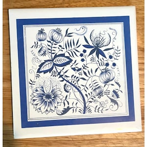 Dekorative Vintage Keramikfliese mit blauem Zwiebelmuster von Screen Craft USA