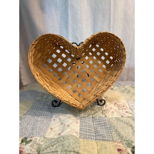 Heart-Shaped Woven Basket Rustic Decor 13&quot;x11&quot;x4&quot; Natural Split Reed Handcrafted Vintage Style