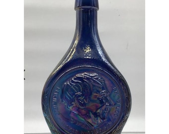 Decantador vintage azul iridiscente de Thomas Edison - Botella conmemorativa de Menlo Park de Wheaton Glass - Decoración de vidrio carnaval de mediados de siglo