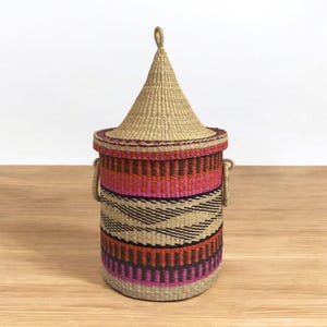 Farmhouse Woven Laundry Basket with Lid – Minimalist Straw Hamper for Clothes, Towels & Storage – Handmade Bolga Basket (S/M/L/XL)