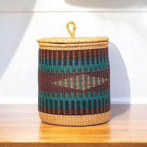 Handwoven Bolga Laundry Hamper – Tall Wicker Clothes Basket with Lid – Bolga Storage Basket for Towels, Linens & Blankets