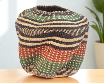 Handgemaakte geweven mand van olifantsgras, boho woondecoratie