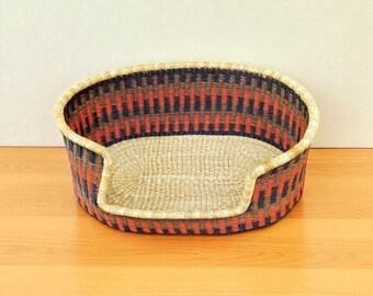 手編みのボルガ犬用ベッドバスケット：天然素材の編み込みペットベッド