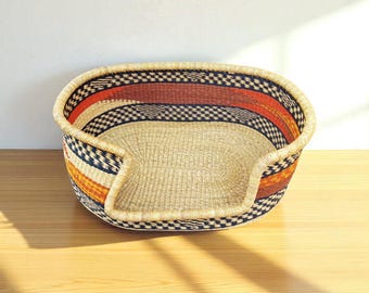 Handwoven African Dog Bed Basket: Checkered Elephant Grass Pet Bed
