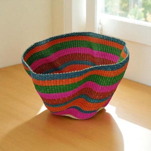 Colorful Wavy Bolga Bowl Basket – Handwoven Fruit Basket, African Storage Basket, Decorative Centerpiece