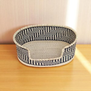 Handwoven African Dog Bed Basket: Geometric Black & Cream Elephant Grass