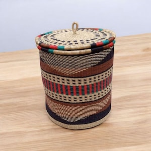 Handwoven Bolga Laundry Hamper – Tall Wicker Clothes Basket with Lid – Bolga Storage Basket for Towels, Linens & Blankets
