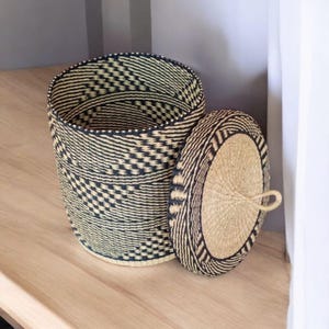 Handwoven Bolga Laundry Hamper – Tall Wicker Clothes Basket with Lid – Bolga Storage Basket for Towels, Linens & Blankets