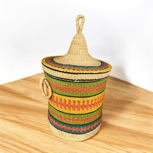 Handwoven Bolga Laundry Hamper with Lid – Natural Straw Clothes Basket, Wicker Storage Organizer, Africa Basket (S/M/L/XL)