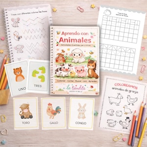 Puede incluir: Material educativo infantil con ilustraciones de animales. Incluye un libro encuadernado en espiral titulado "Aprendo con Animales", tarjetas con dibujos de animales y hojas de actividades con ejercicios de trazo y coloreado.