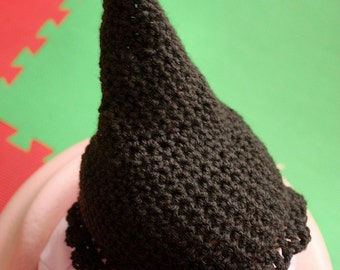 PREORDER 0 to 3m  Newborn Witch or Wizard Hat, Black Crochet Pointy Halloween Magic Theme Baby Shower Gift and Spooky Photography Prop