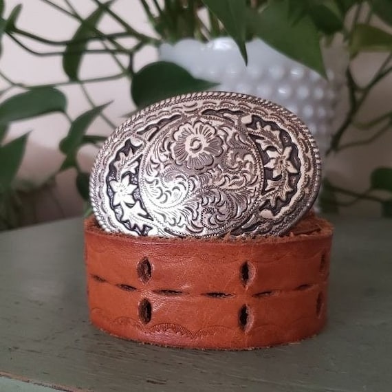 Men's Vintage Leather Belt – Western Floral Carving, Hand-Embossed, Adjustable Classic Belt - View #9