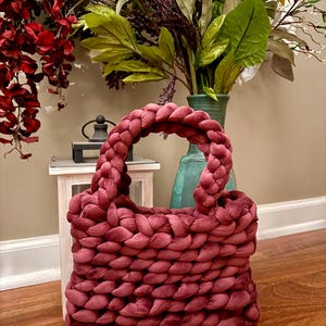 Bolso de crochet pequeño hecho a mano