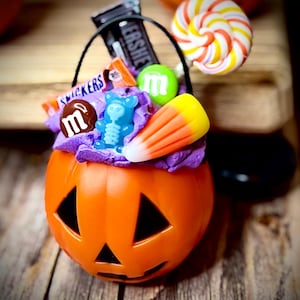 Candy Filled Jack O&#39; Lantern Bucket: Halloween Tiered Tray Decor
