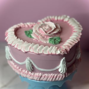 Cake jewelry box/Pink jewelry box/Fake Cake/Faux Cake/Trinket Box/Vintage Cake/Kawaii/Decoden