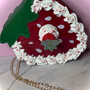Faux dessert purse/fake cake/strawberry purse/Crossbody purse/kawaii decoden/faux cake/false cake purse